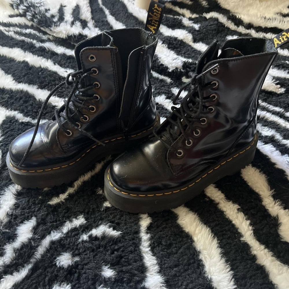 DR MARTENS PLATFORMS BOOTS